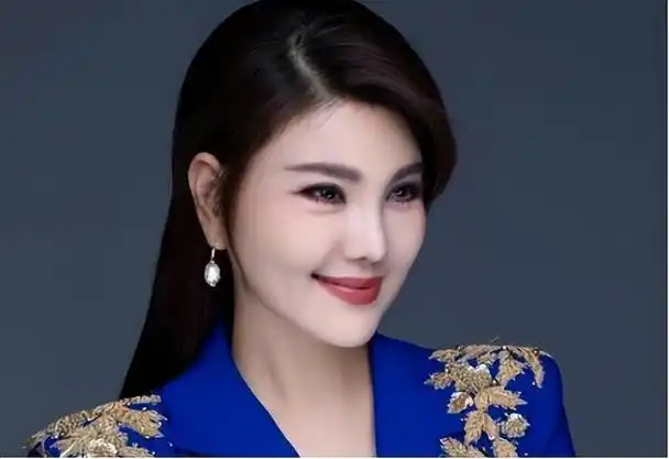 乌兰图雅也凭借这首歌走红,成为了一位优秀的民族歌手,她的歌声清亮