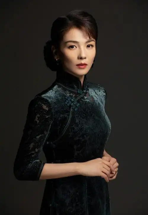 穿旗袍的女星关晓彤像中学生刘涛成熟女人味浓陈数最霸气