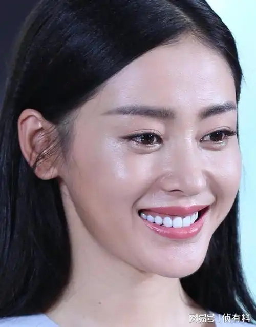 张天爱多场活动现场抓拍生图和棚拍特写,你感觉那个才是真实的她|素颜