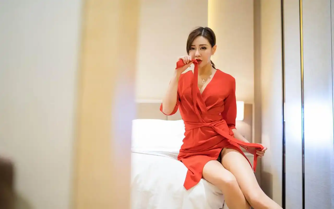 大胸美女高跟美腿诱惑桌面壁纸