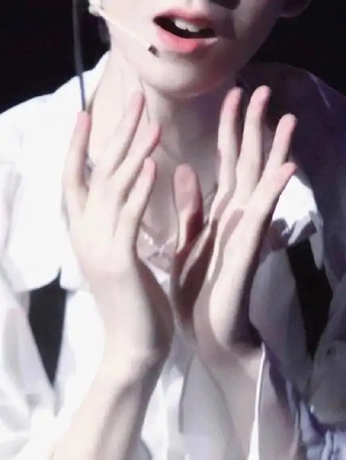 贺峻霖  #宝藏男孩贺峻霖  #手控福利