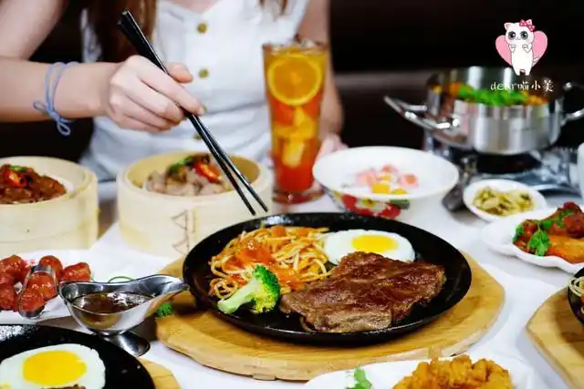 吃西餐,服务生为啥要先喝上一杯柠檬水?别急着喝掉,看完就懂了