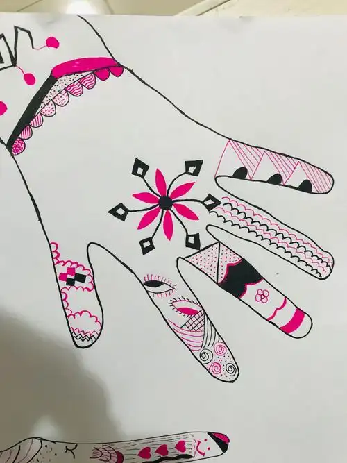 写美篇       只要心中有爱,我们就会在一起 亲子手工一: 《线描画