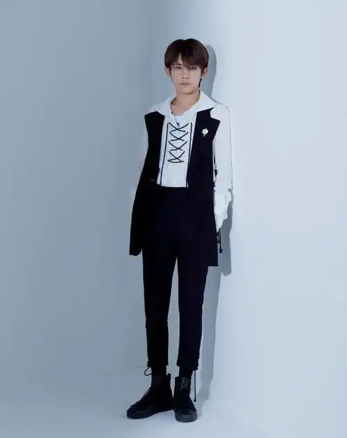 易烊千玺最近新的热点(易烊千玺简直十级宠粉)(4)