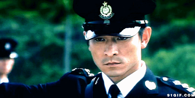 by the way,我叫刘德华,英文名字andy lau.这是我的妻子,朱丽倩.