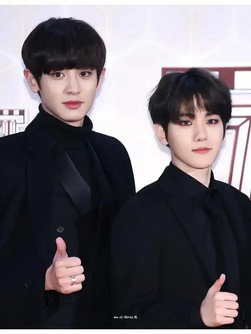 很喜欢的一组氛围感图边伯贤朴灿烈