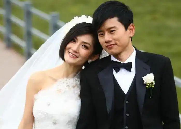 捧红丈夫后,换来的竟是离婚?和儿子相依为命,现在老公娶小7岁影后!