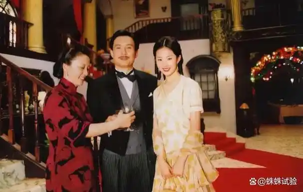 你见没见过刘亦菲她身穿吊带外加大长腿丝袜的样子真是好美啊