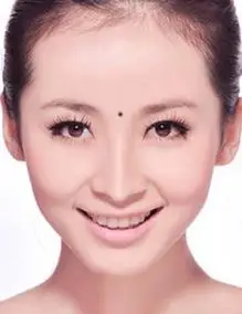 从事业上看长观音痣的女人性格比较沉稳,不虚荣不浮夸,对丈夫的事业能