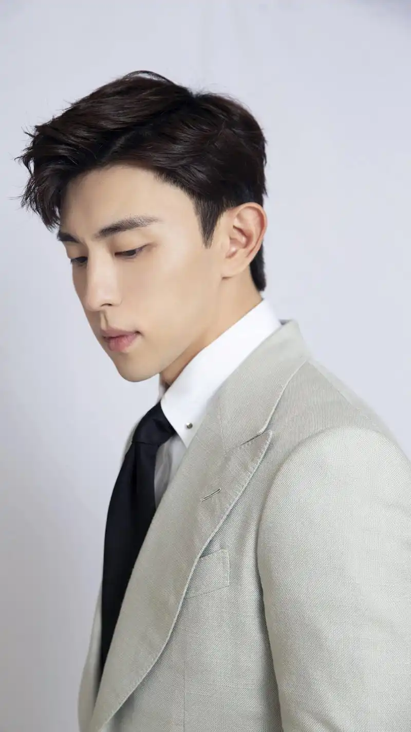 《极限挑战》收官后,期待演员邓伦更多新作品播出,帅照来一波