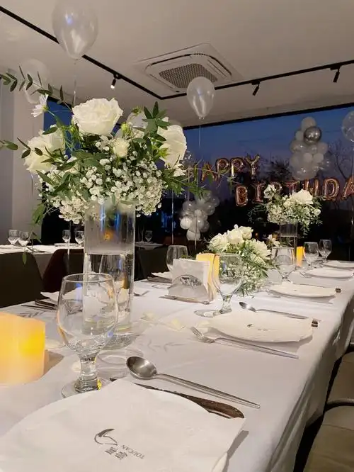 生日宴桌花布置