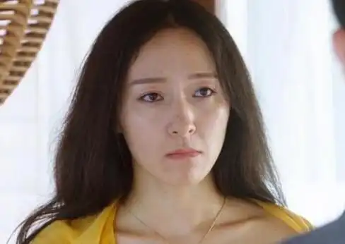 两任妻子分别给他生下一个儿子,两个女儿 乐嘉现任老婆名叫李雪,是