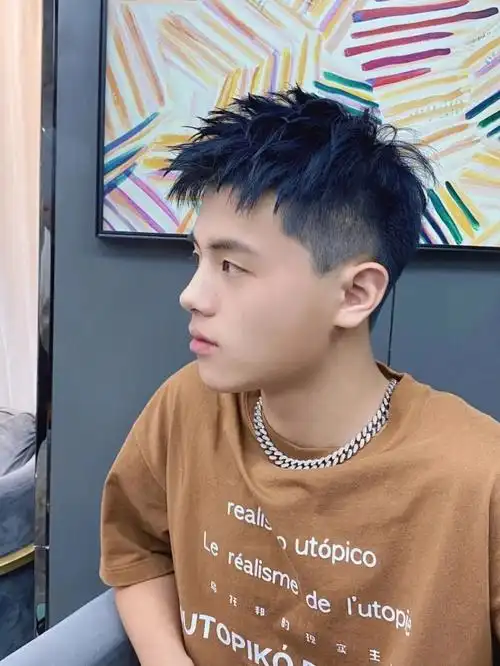 2021最火男生前刺发型