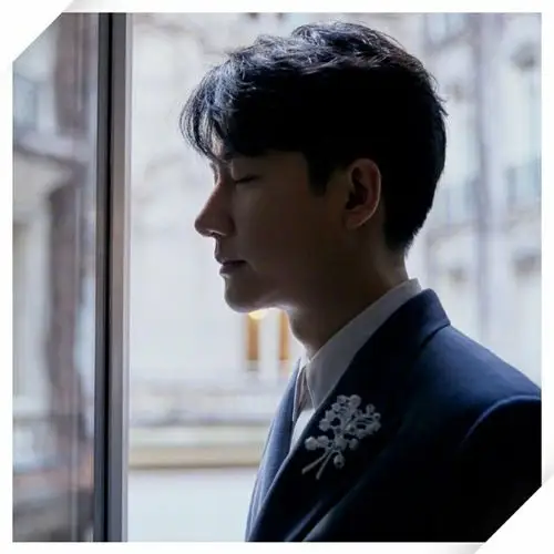 来感受一波黄轩的侧颜!侧颜太优越了