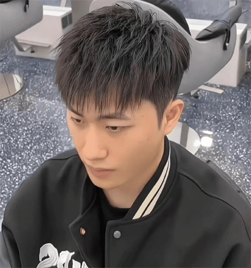 学院风男士发型,简单清爽的发型,清新别致又好打理_盖头_男生_摩根