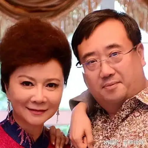 尽管丁丁的父亲,即蔡明的老公丁秋星,也不是什么无名之辈.