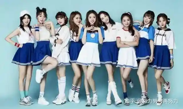 还有个成员很多很多,模仿日本的超级大女团叫snh48的