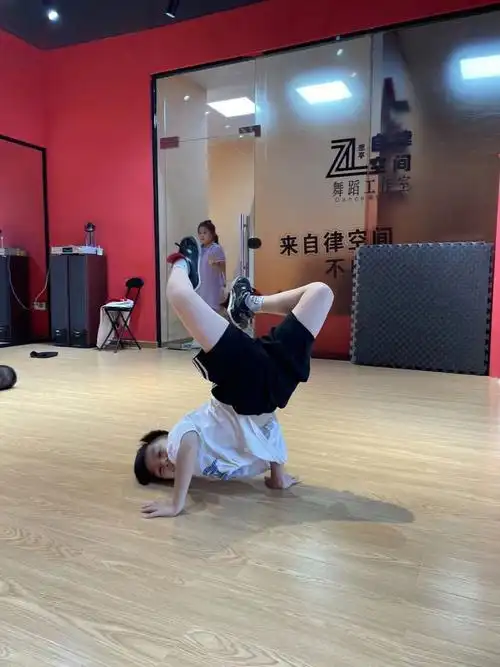 breaking这几个动作抓拍还是挺帅的哦