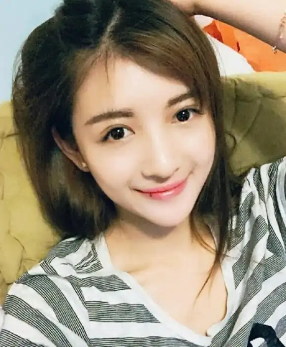 中国最美校花——翁心颖,是否能成为你心目中的最美校花呢?