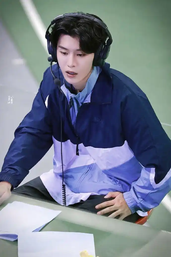 视频/饭拍射箭(正中靶心):obelong0616_范丞丞毛毛虫(超努力哈哈哈):o