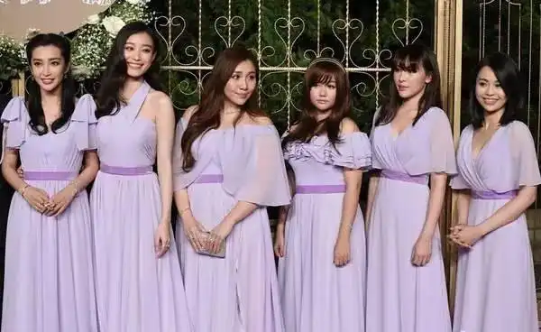 颖儿太耿直了,自己婚礼竟然给伴娘穿这种超抢镜的衣服!