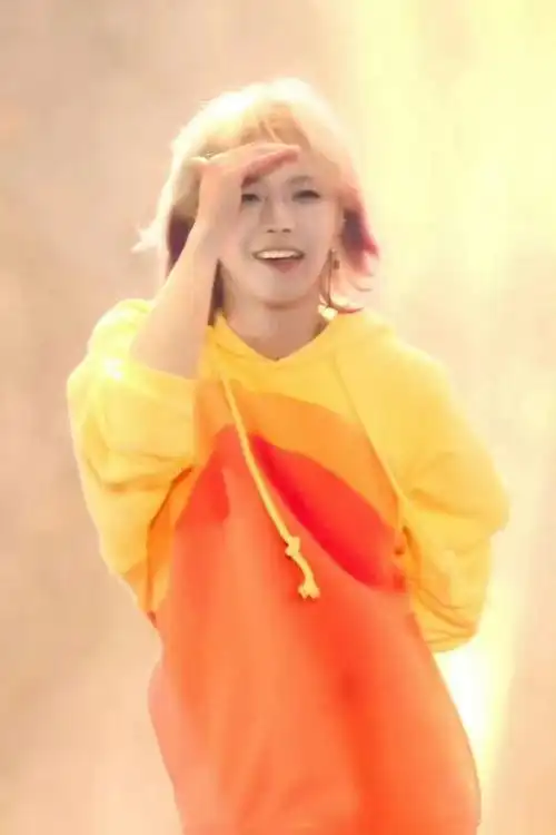 华晨宇预告鸟巢惊喜人手一份##华晨宇官宣鸟巢四面台