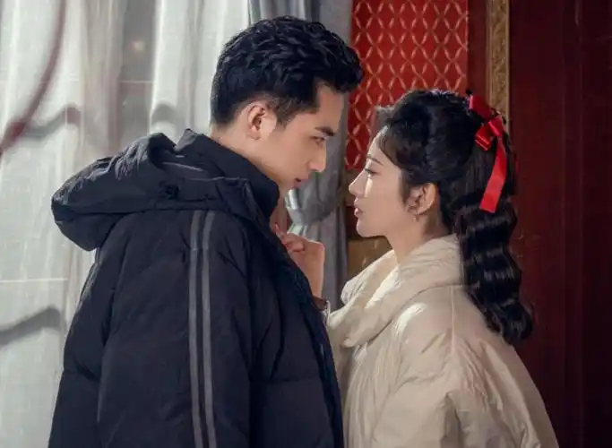 景甜新剧将播搭戏高颜值男主演绎国民剧妆容打扮不输司藤