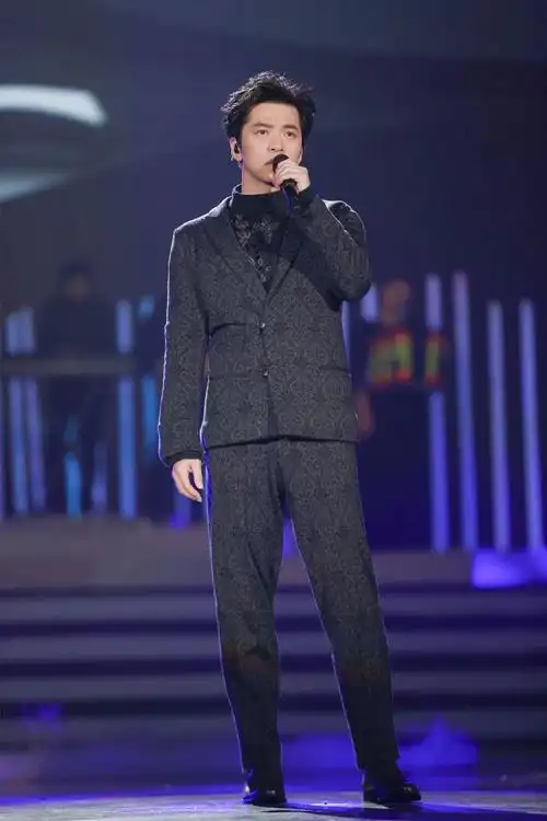 p>李健,1974年9月23日出生于黑龙江省哈尔滨市,中国内地流行乐男歌手