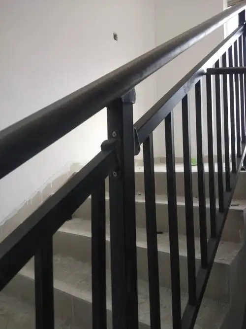 福建厦门高崎机场附近需要锌钢楼梯扶手安装师傅.半桶水勿扰,谢