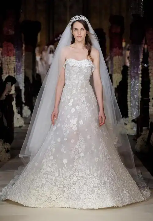 无论是传统的,还是时尚的等等,感觉婚纱就是世界上最好看的衣服 转载