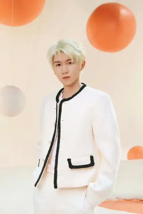 但tfboys主唱王源作为音乐作品最多最精良,舞台经验最丰富的成员,手握