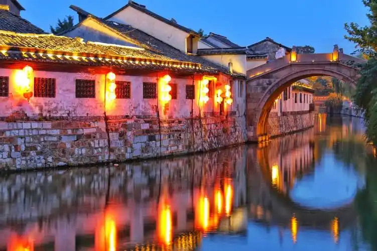 明清时期为江南蚕丝名镇,是一个人文资源充足,中西建筑合璧的江南古镇