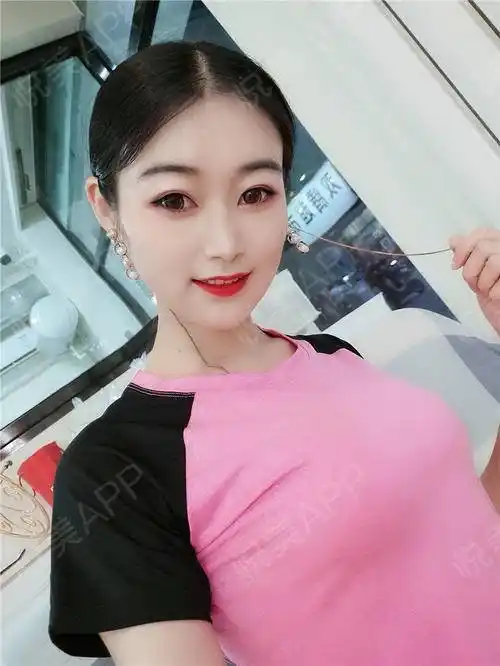 现在终于翻身了~~现在胸部的触感柔软了很多,相比之前.隆胸_悦美整形