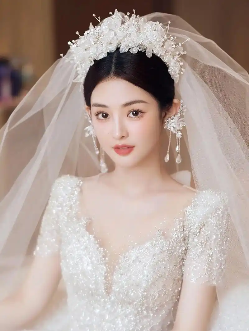 新娘主婚纱造型当然要原地出圈.