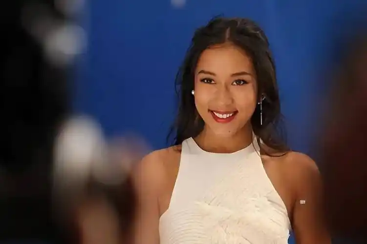 吉克隽逸素颜大变样,白了不止两个度,辣妹女王范全无满满素人感_皮肤