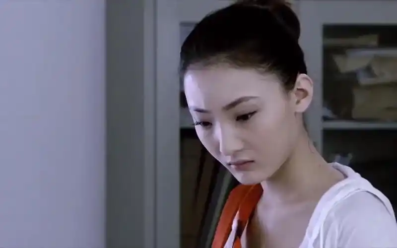 谎言背后:富婆健身不单纯,一眼看中年轻小鲜肉,让他连升三级