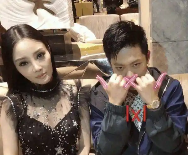 "夜宿门"五年后,李小璐和pgone的报应,有"结果"了_贾乃亮_网友_视频