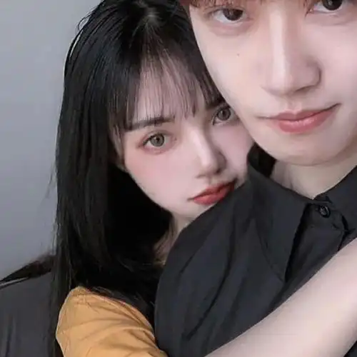 微信真人亲密情头一男一女高冷霸气,情侣头像图片-回车桌面