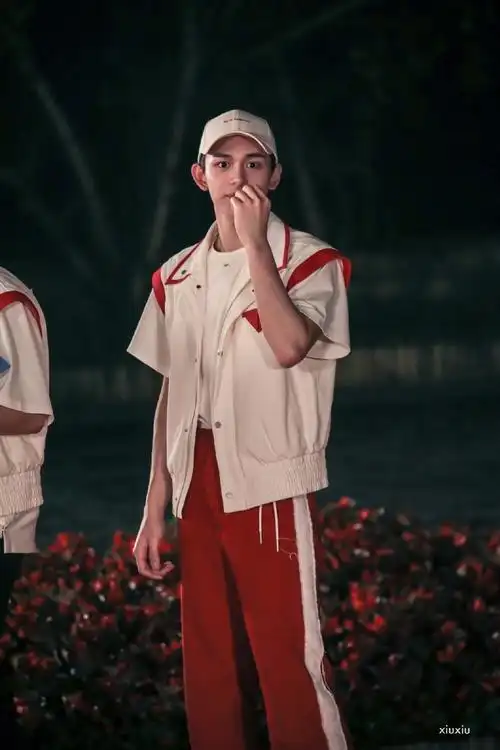 黄旭熙lucas奔跑吧路透拉面小熙