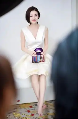 景甜漂亮的小脚丫,怪不得被称为宅男杀手