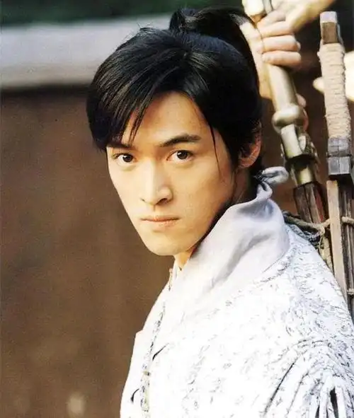 胡歌仙剑花絮照曝光,万千少女心中的白月光,永远的逍遥哥哥!