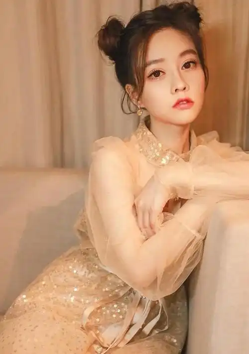 冯提莫端庄优雅温柔写真,美艳动人!__财经头条