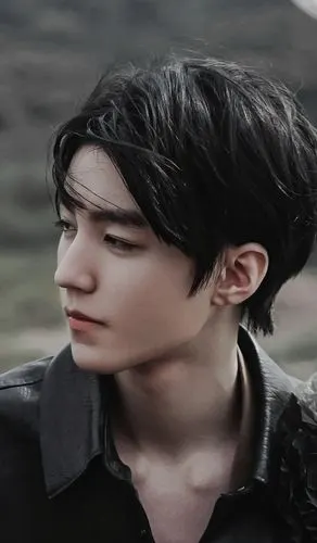 王俊凯的侧颜真的好绝呀!