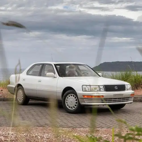 老款雷克萨斯ls400喜欢上它的理由就是沉稳流畅宁静和