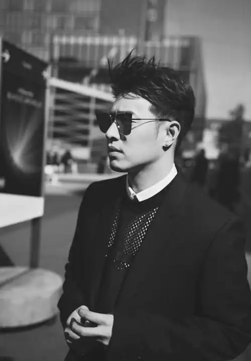 潘玮柏近照发福变胖,本人超像郝邵文,网友大呼快减肥!