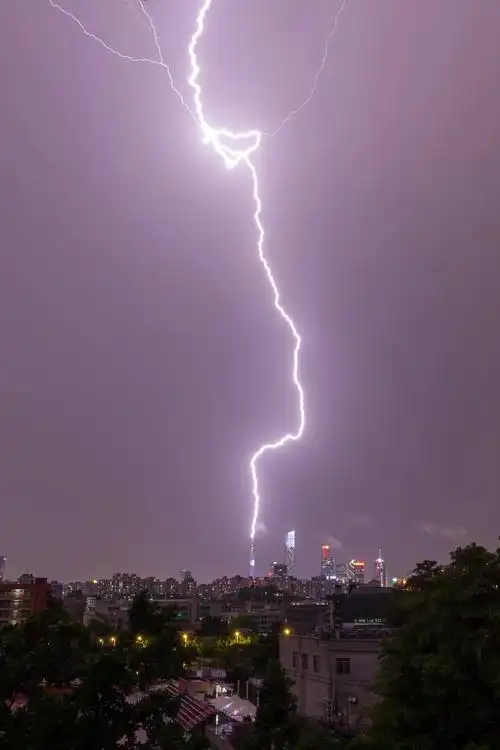 晴天霹雳为啥晴天也会有闪电