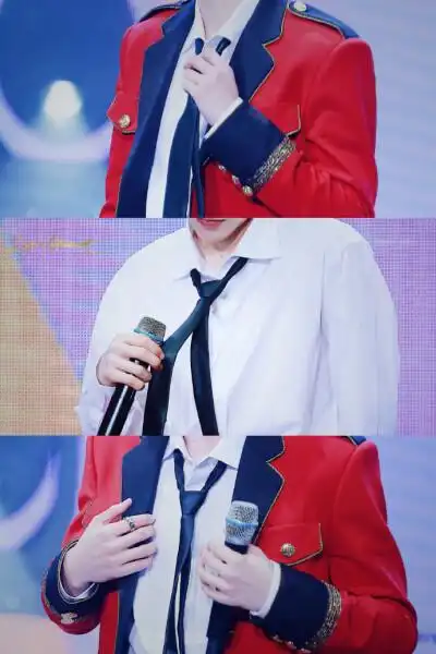 蔡徐坤扯领带动图