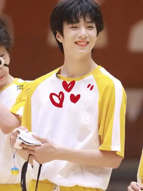 提前预祝16岁的刘耀文9月23日生日快乐