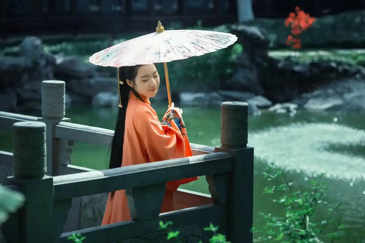 你一句春不晚,我便到了真江南#江南烟雨 #古风 - 抖音