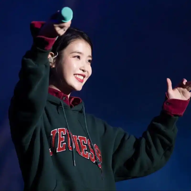 我曾遇到一束光#iu #iu李知恩 #iu演唱会 #iu全世 - 抖音